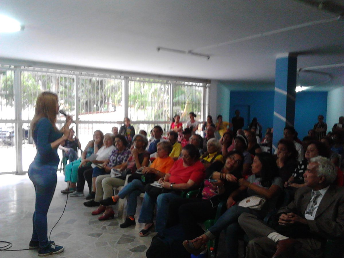 LaAranera's tweet photo. Reunión Agroalimentaria comuna #Apacuana parroquia Leoncio Martínez contamos con la grata visita d las candidatas al CLEBM circuito 3 estado Miranda por GPP @FrancisHerr3ra y @cdanelly donde brindaron palabras muy alentadoras con miras al 20M @HectoRodriguez #JuntosTodoEsPosible https://t.co/OYVtvprqRa