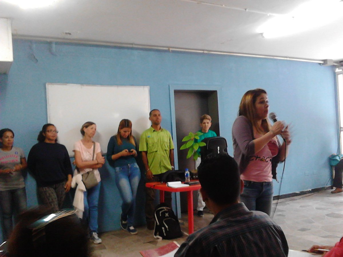LaAranera's tweet photo. Reunión Agroalimentaria comuna #Apacuana parroquia Leoncio Martínez contamos con la grata visita d las candidatas al CLEBM circuito 3 estado Miranda por GPP @FrancisHerr3ra y @cdanelly donde brindaron palabras muy alentadoras con miras al 20M @HectoRodriguez #JuntosTodoEsPosible https://t.co/OYVtvprqRa