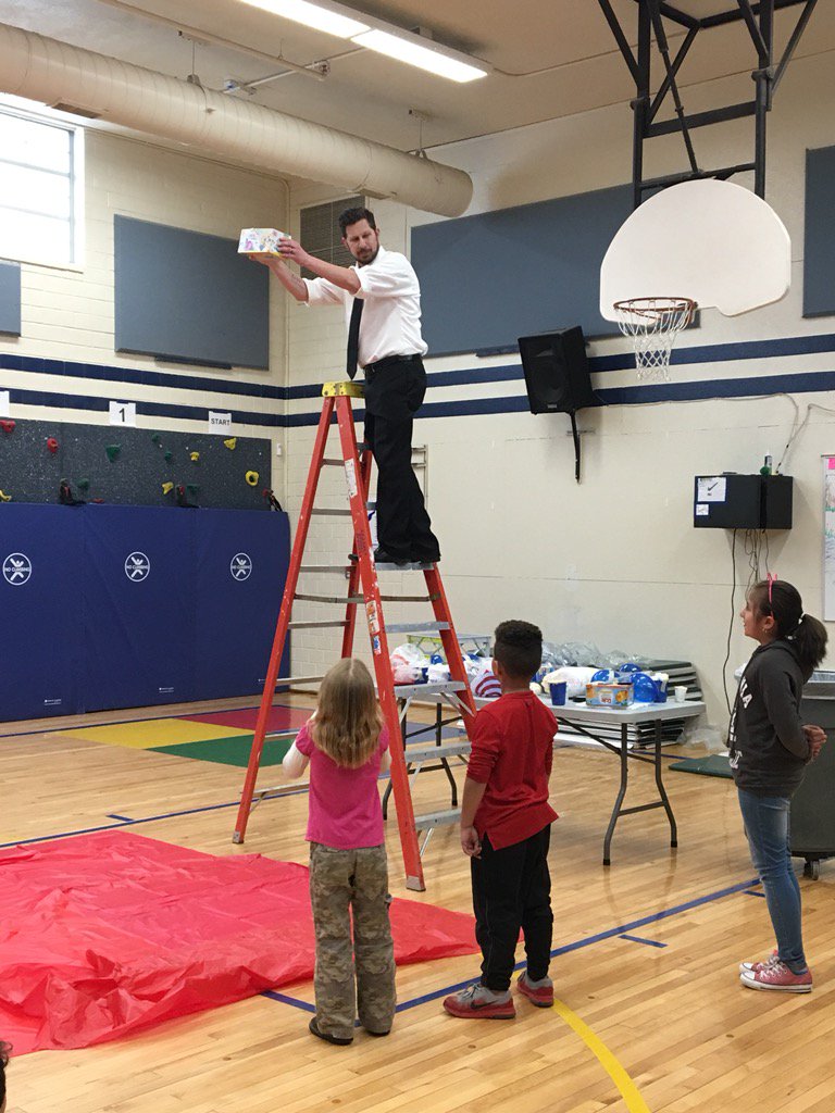 ang6504's tweet photo. Egg drop challenge finale! #STEM #bryantelementary #messesarefun #KPSPride https://t.co/znquu3w6MW