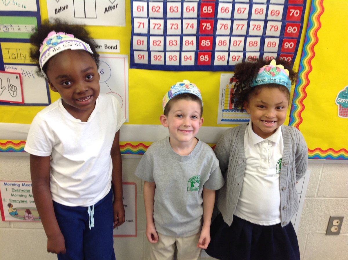 mmferreira3's tweet photo. @frps_HenryLord Mrs. Ferreira's Kindergarten scholars celebrated Earth Day by cleaning up their school grounds and the Amity Trail. #BeTheOne#EarthDay#Maketheworldabetterplace https://t.co/DdT4U7JCBS