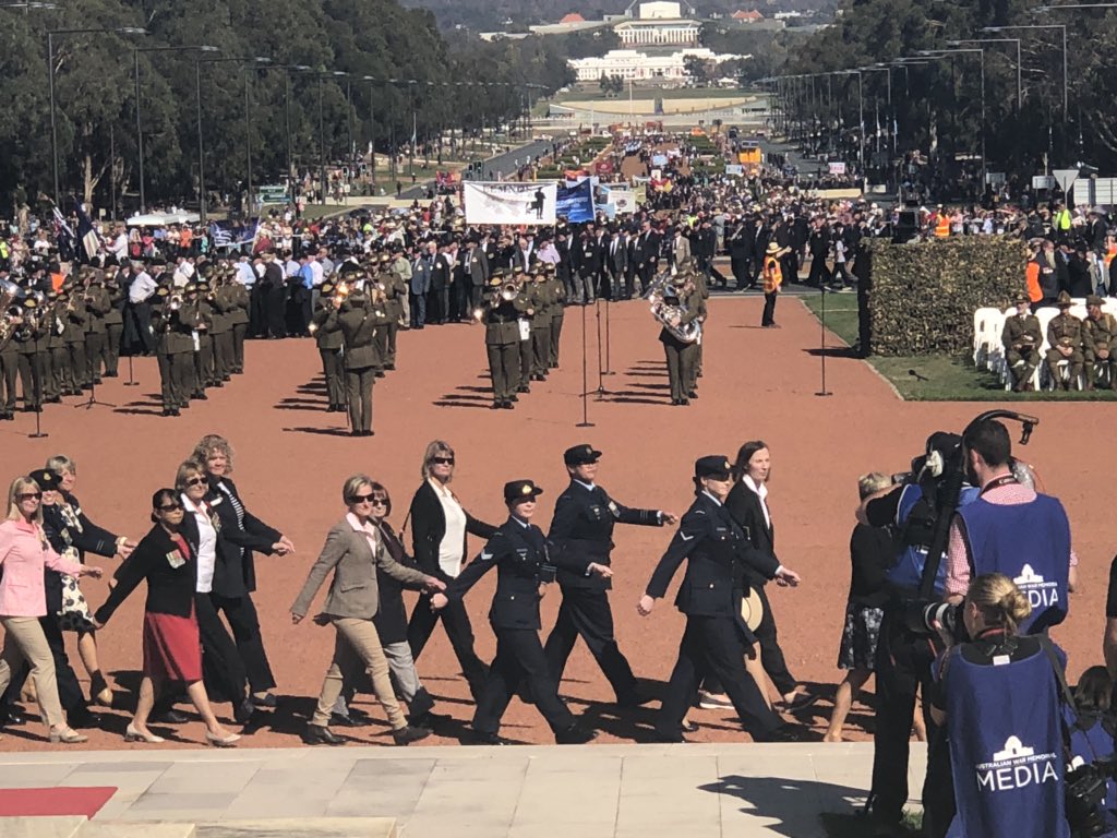 LizCosson's tweet photo. Female veterans proudly declaring ‘I am a veteran’. Marching ‘by the left’ for all women who have served our nation since the first Australian nurses sailed for Africa to serve in the Boer War over a century ago and continue to serve in operations today. #AnzacDay2018 #ByTheLeft https://t.co/MC8gQAAz0L