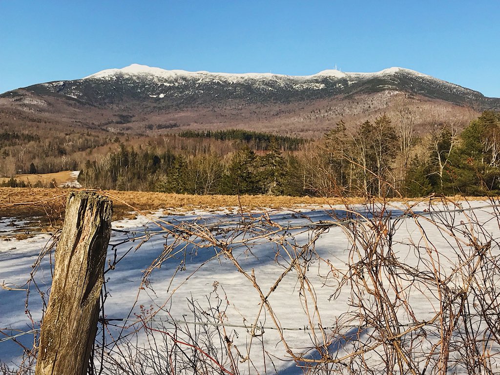 edcolemangolf's tweet photo. Cloudless again 🙌
.
. 
#vt #vermont #mountains #nature #gooutdoors #getoutside #igvermont #vtpixels #springtime #rural #rural_love #spring https://t.co/rQc4BHg1Rd