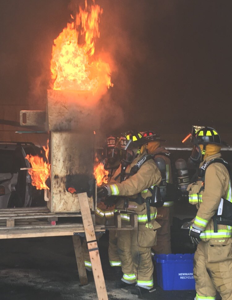 CentralYorkFire's tweet image. Behind the scenes peek at today’s #FireDynamicsTraining. DYK: FF’s are constantly learning new tactics and training new skills for safer and more effective operations? The more we train, the better we can serve YOU to the highest proficiency. #FireGrowth #FlowPaths #Containment