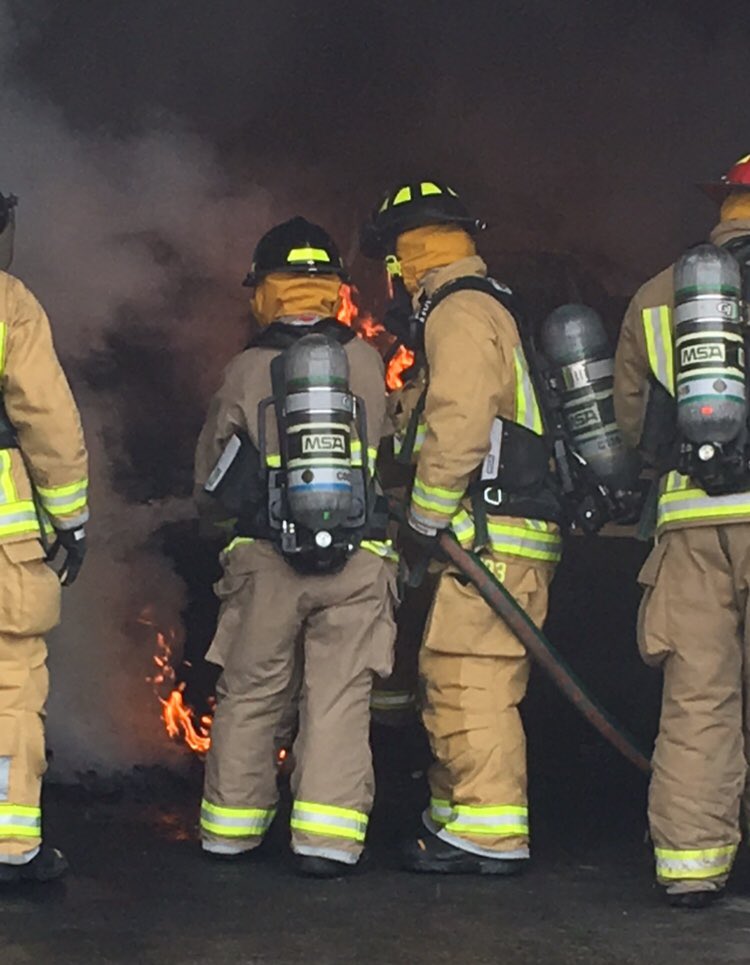 CentralYorkFire's tweet image. Behind the scenes peek at today’s #FireDynamicsTraining. DYK: FF’s are constantly learning new tactics and training new skills for safer and more effective operations? The more we train, the better we can serve YOU to the highest proficiency. #FireGrowth #FlowPaths #Containment