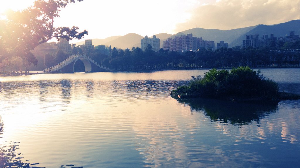apnic's tweet photo. From a pond to a lake: the journey of #TPIX #Taiwan #IXPs https://t.co/izOvwdOJB6 https://t.co/FAnDCkJ46Q