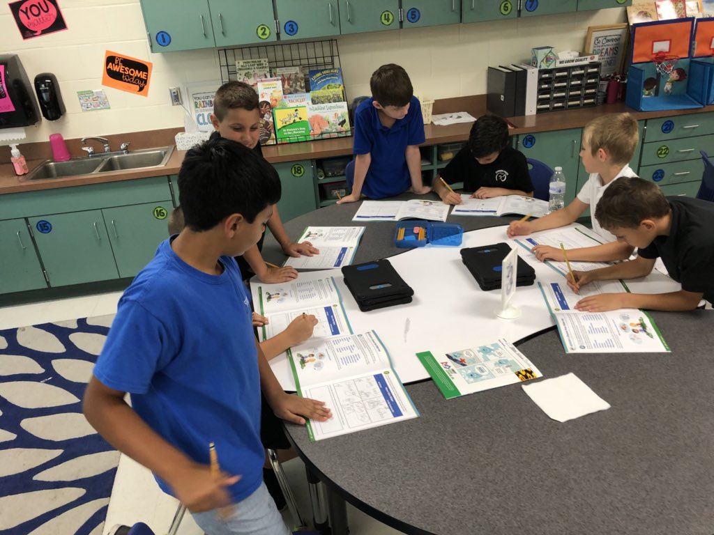 teachjwright's tweet photo. Full room during our #VCSFLLJr meeting AND NEW #WeDoLegos make for some #engaged #happy teammates!!!! @cypresscreekvcs @volusiaschools @VolusiaSTEM https://t.co/1BlmhiA9j5
