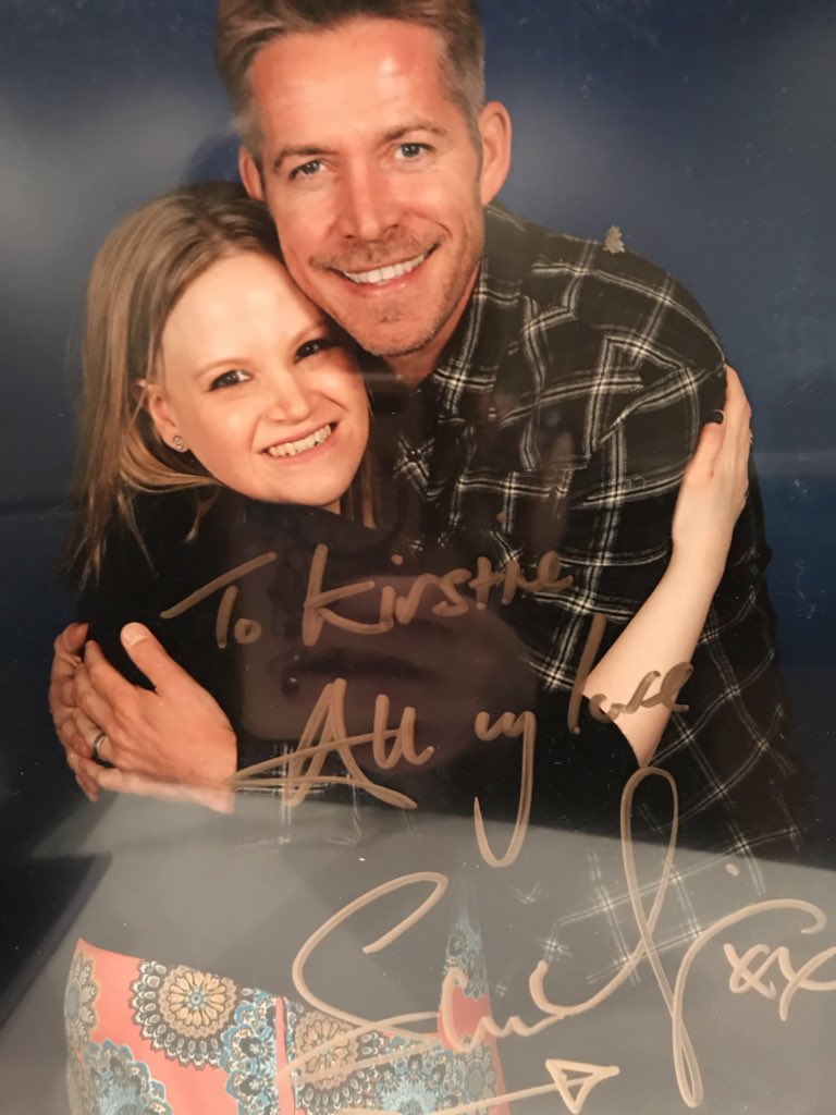 kirstjk212's tweet photo. From #Ouatchi2016 til #OUATChi2018 it’s been two years since I have meet him. He knows who I am and remember me he hug me and kissed me. He’ll always be there for me. I’ll always keep my memories at Chicago in my heart thank @sean_m_maguire its been wonderful to met you ❤️ https://t.co/ktsQhjj9tW