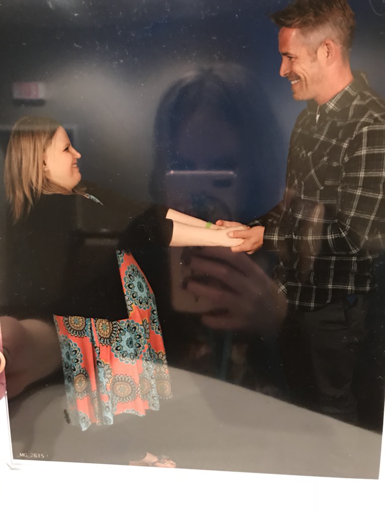 kirstjk212's tweet photo. From #Ouatchi2016 til #OUATChi2018 it’s been two years since I have meet him. He knows who I am and remember me he hug me and kissed me. He’ll always be there for me. I’ll always keep my memories at Chicago in my heart thank @sean_m_maguire its been wonderful to met you ❤️ https://t.co/ktsQhjj9tW