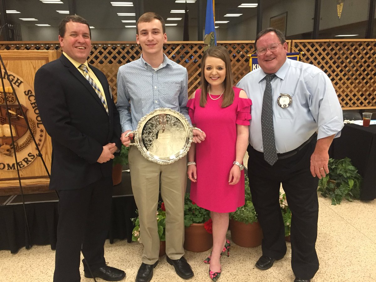 Congratulations to Aaron Whitten the 2018 Golden W Award Winner.  Thank you to our local Kiwanis Club for your continued support of this Academic recognition.