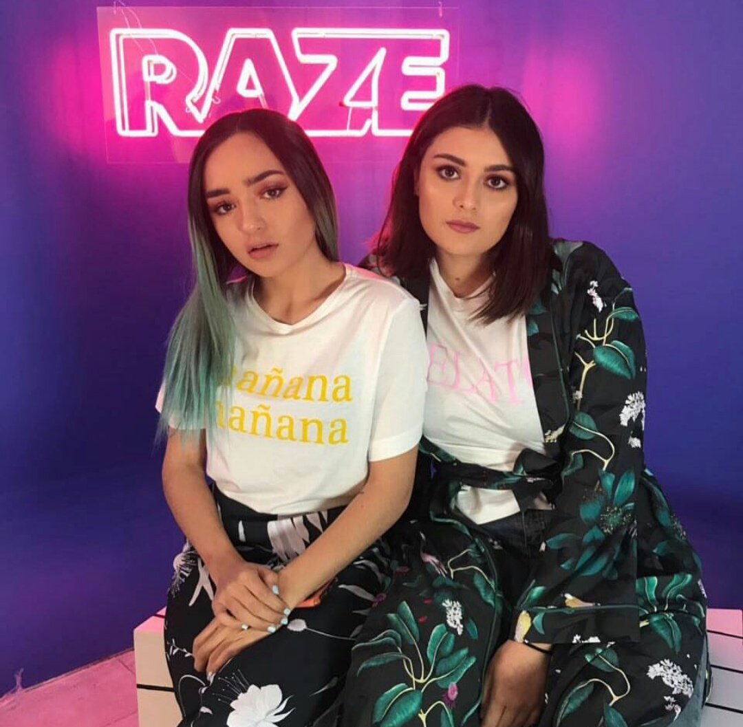cypsunshine's tweet photo. ENAMORADA ESTOY
#MTVLACARACYP
#PremiosMTVMiaw
#CacheEnRazeLive https://t.co/0vBcKlf8uL