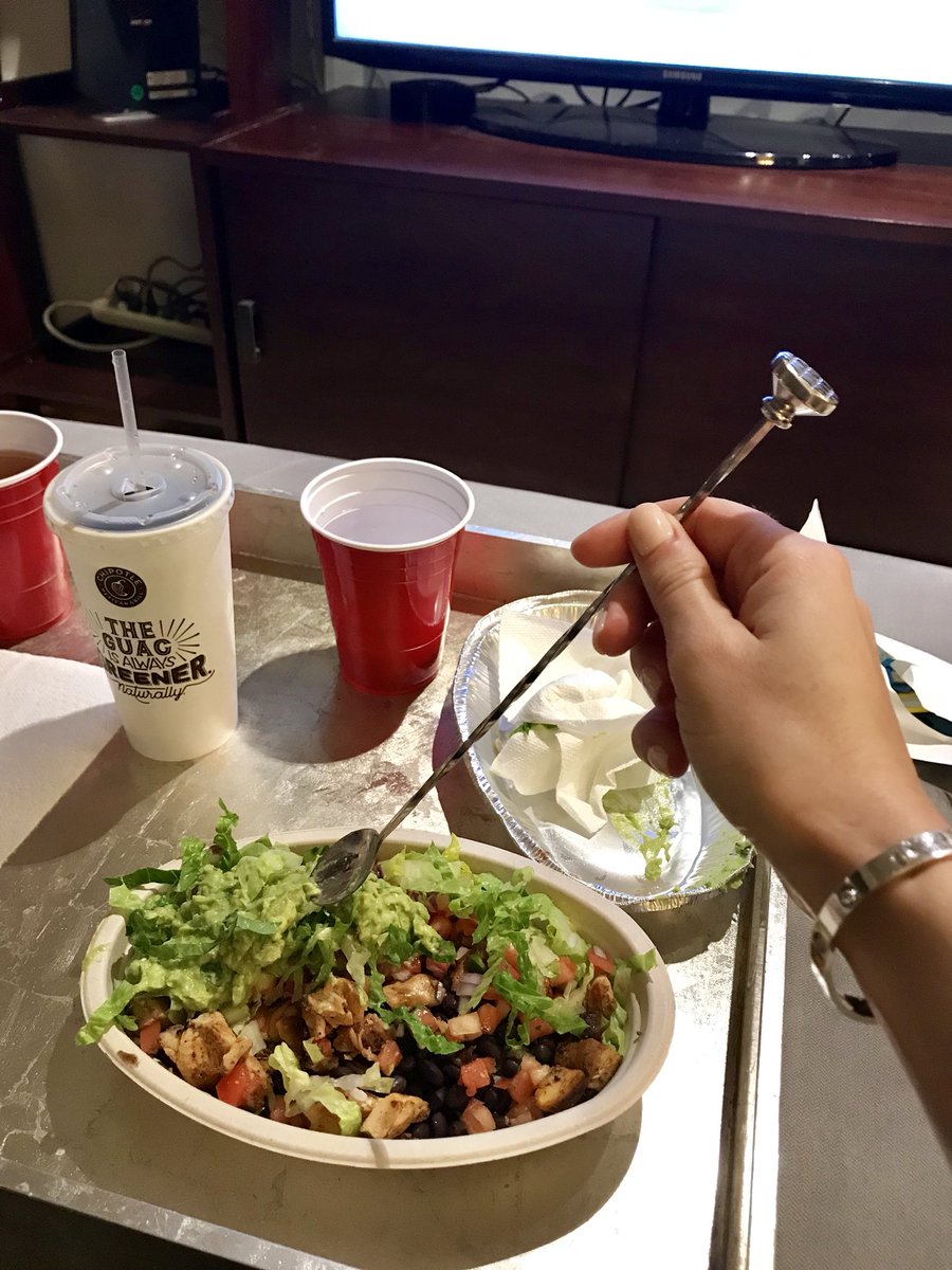 jensantamaria's tweet image. Desperate times call for desperate measures. #movingproblems