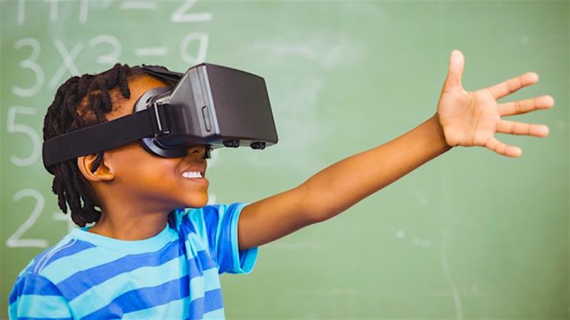 drrodberger's tweet photo. Hoping to be an early adopter of #virtualreality in your classroom? Here are five key tips. @fearv @CommonSenseEd #VR101 https://t.co/klK5BqaAby https://t.co/5MM4bRcqrm