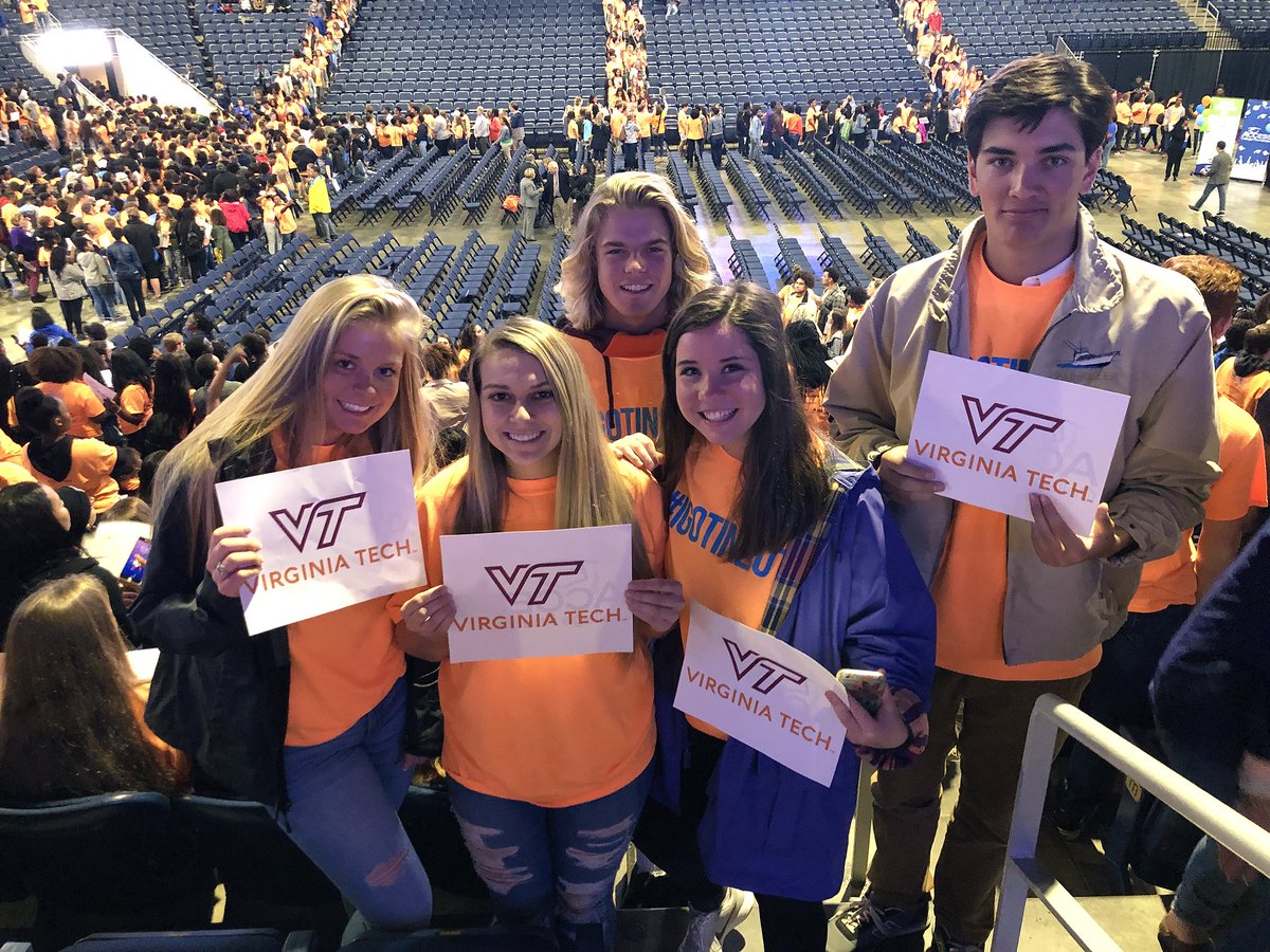 nat_rusnak's tweet photo. #IGOTIN2018 🎓✔️ https://t.co/fpImQoEqJw