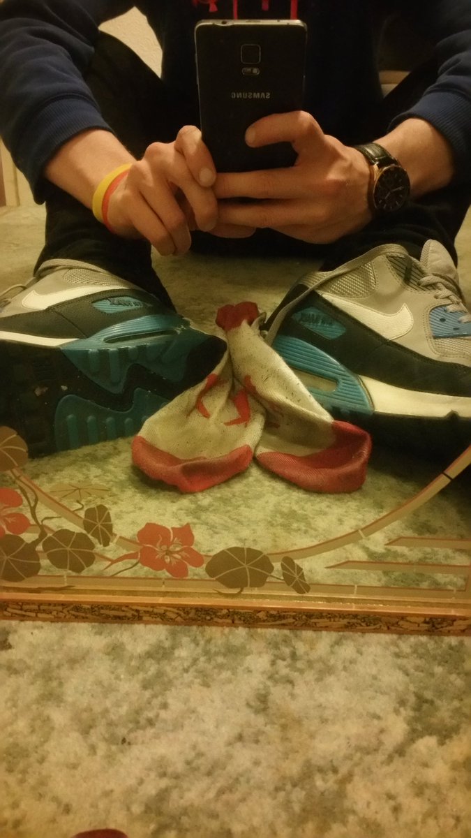 StinkyMaleSocks's tweet photo. Day 13 #3WeeksStraightSocks hot, tired, achy & red soles after work, socks getting sweatier & sweatier, any pics ideas for last 8 days? ;) anyone to smell these in person as well as Nikes & feet? DM me 😈 #sockstink #gaysocks #AirMax #footfetish #sweatysocks #smellysocks 😷😜👃 https://t.co/sRmcXgau8N