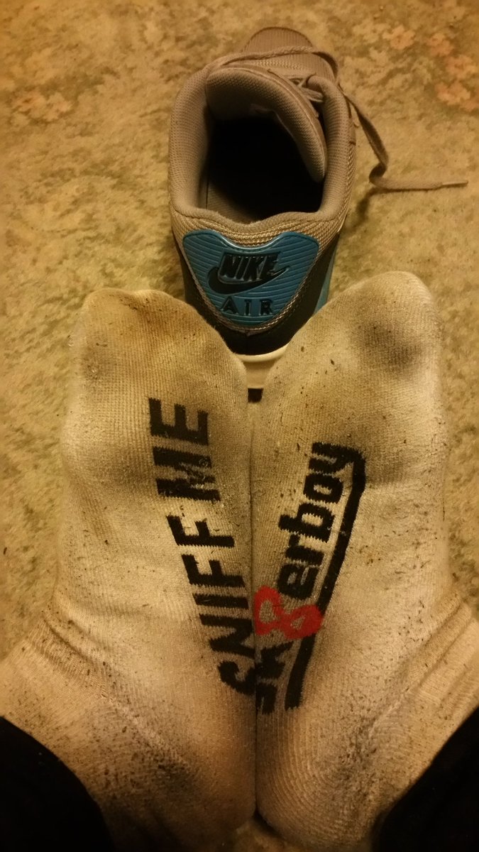StinkyMaleSocks's tweet photo. Day 13 #3WeeksStraightSocks hot, tired, achy & red soles after work, socks getting sweatier & sweatier, any pics ideas for last 8 days? ;) anyone to smell these in person as well as Nikes & feet? DM me 😈 #sockstink #gaysocks #AirMax #footfetish #sweatysocks #smellysocks 😷😜👃 https://t.co/sRmcXgau8N