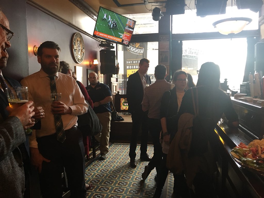 kat_a_walsh's tweet photo. Meeting some new LSE alum at #LSEnetworking night 🍻 https://t.co/lz4FwSBO5S