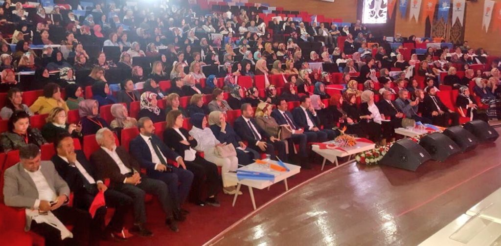 AK Kadınlar millete hizmet yolunda gece gündüz demeden fedakarca çalışmaya devam ediyor. Bir yanda #24Haziran seçim hazırlıkları, diğer yanda kongreler yapılıyor. Ankara Keçiören İlçe Kadın Kolları 5. Olağan Kongresi yapıldı.