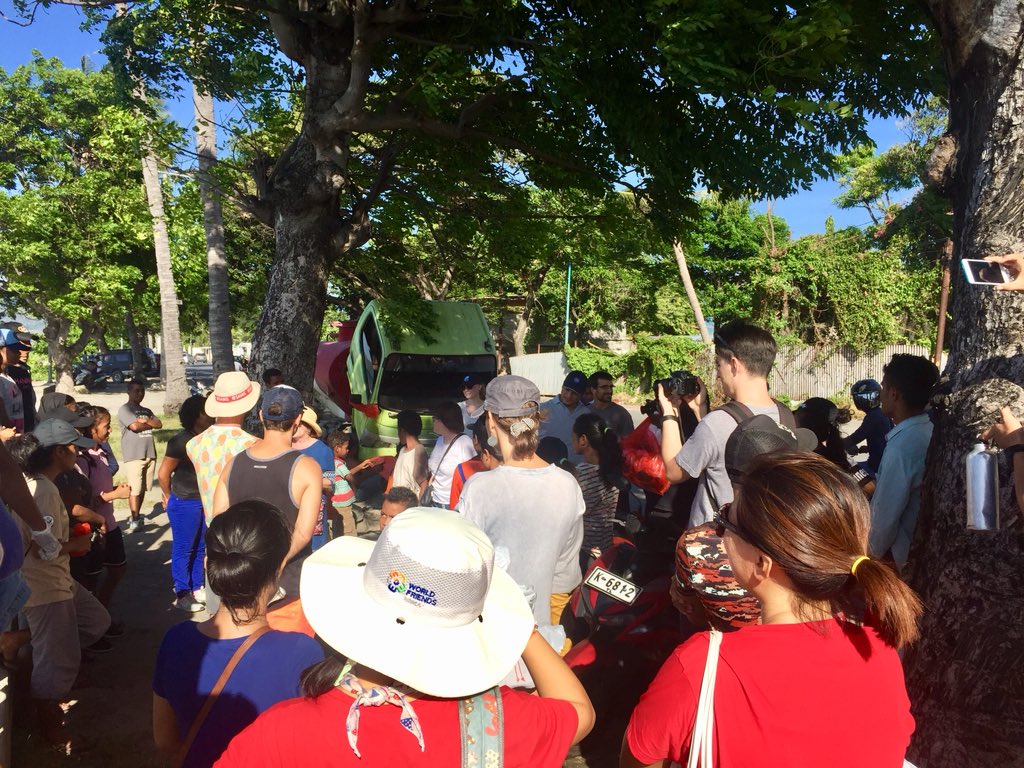 Envac18's tweet photo. That happened on the Earth 🌏 Day 

Many thanks to the US embassy in Dili, LELI and the students 🙌🏾🚯

#plasticfree https://t.co/d0yUg7uIxJ