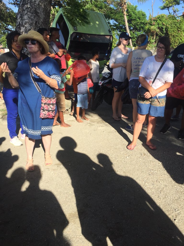 Envac18's tweet photo. That happened on the Earth 🌏 Day 

Many thanks to the US embassy in Dili, LELI and the students 🙌🏾🚯

#plasticfree https://t.co/d0yUg7uIxJ