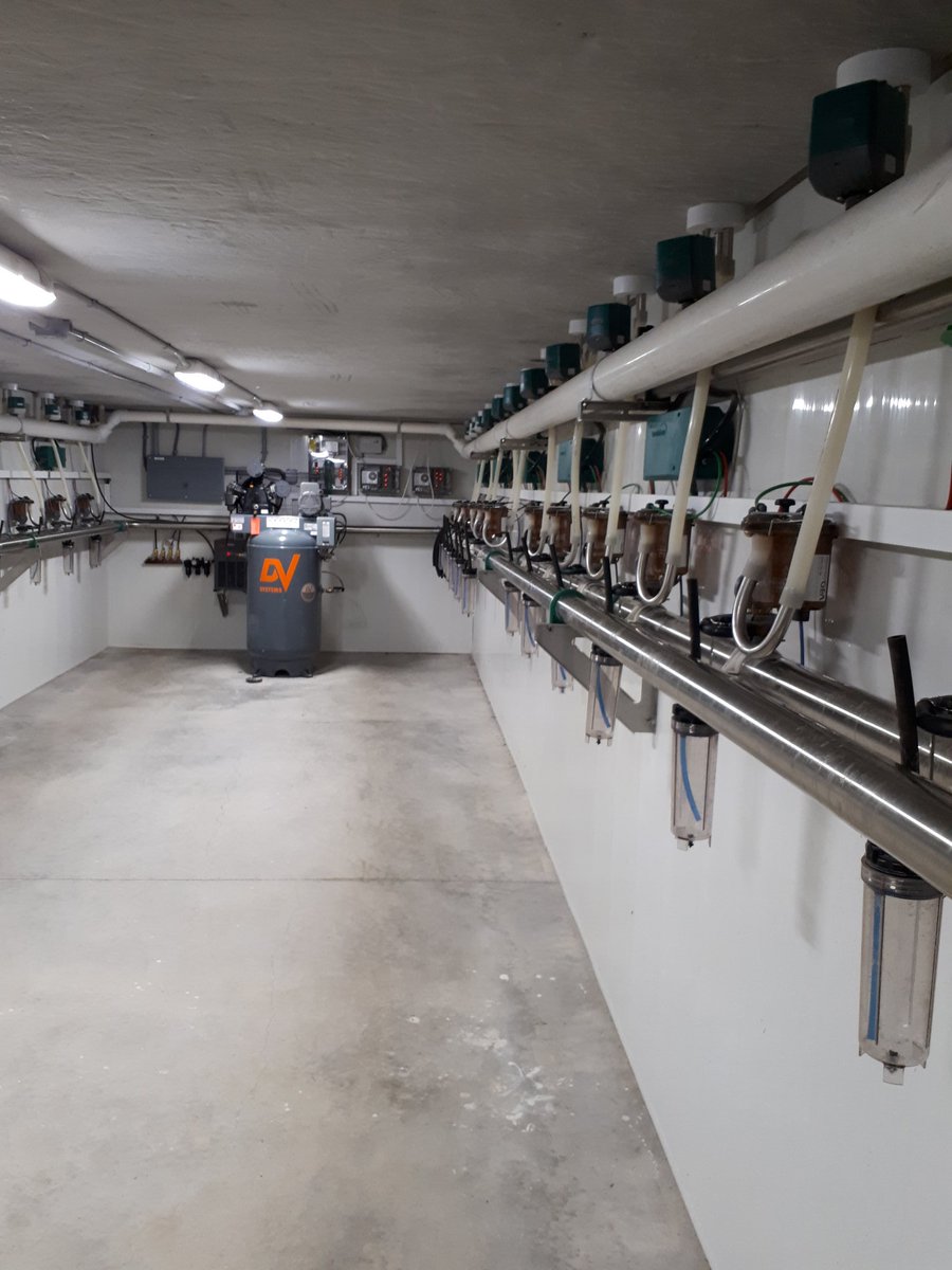 Stays clean.
No noise in the parlour.
Works great.