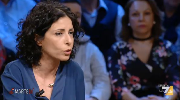 diMartedi's tweet photo. #Bertucci su #banche: "Bisogna non comprare assolutamente nulla che non riusciamo a capire, questo è fondamentale quando si ha a che fare con loro" @BEmmanuela #dimartedì https://t.co/Nq9aFwOVhy