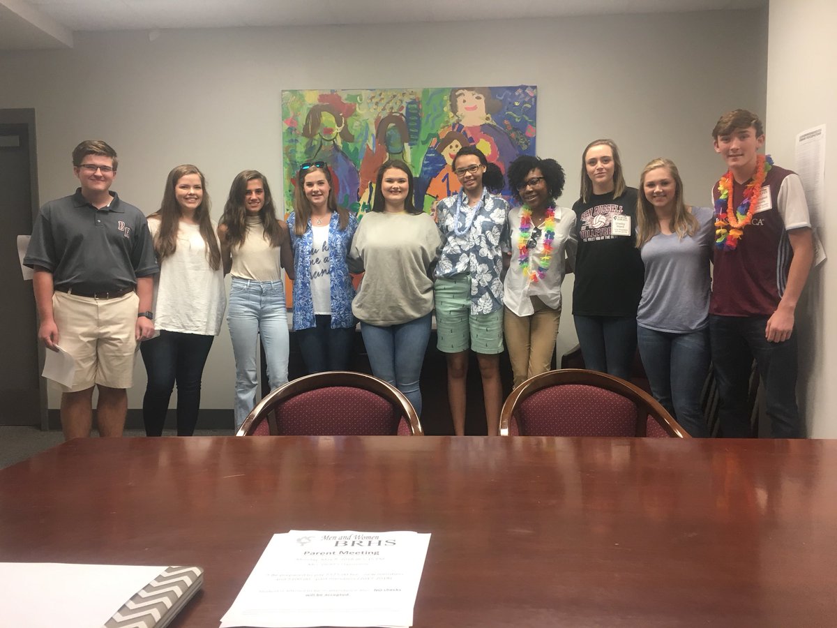 AmandaLTSmith's tweet photo. Congratulations to the new members of 2018-2019 Men and Women of BRHS #WeRBR https://t.co/TsCVTvReP0