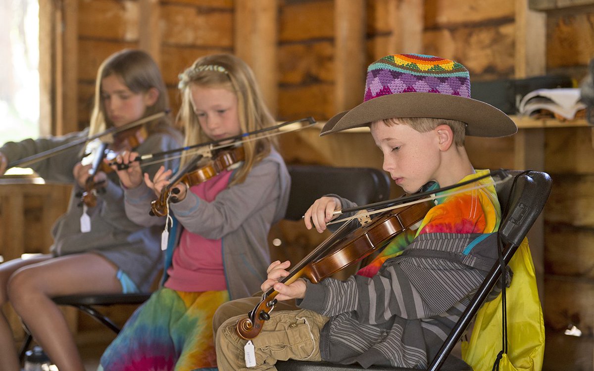FolknBluegrass's tweet photo. Looking for a summer #MusicCamp for your child? Check out our Junior Jam Camp coming up June 5, 6 &amp; 7 in Pagosa Springs, Colorado. Come explore Pagosa Springs by day while your child learns the fundamentals of playing #bluegrass music. Ages 7-14

Info: https://t.co/HkVzEX96mQ https://t.co/bpIDEQ3rZz