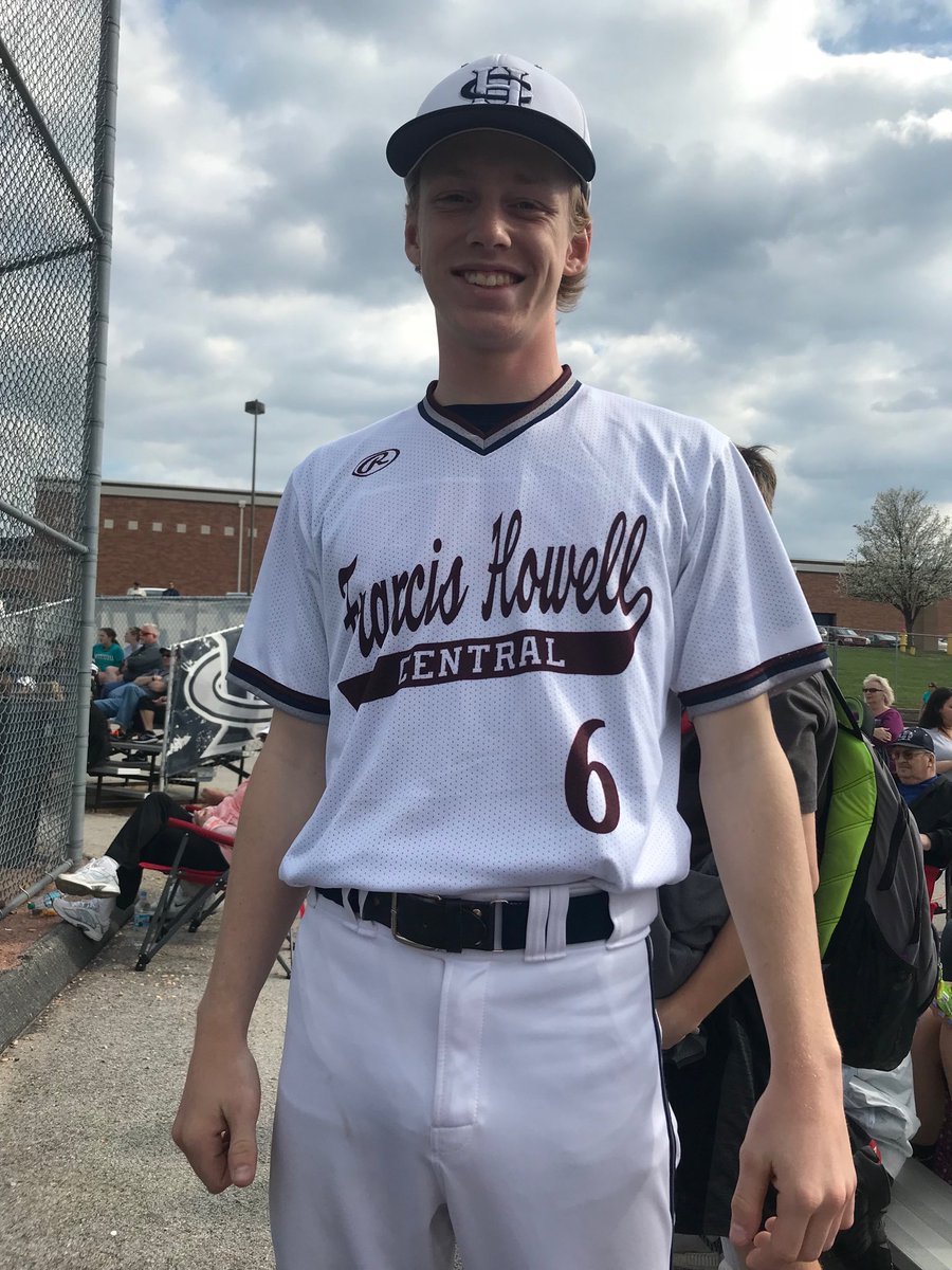 VoiceofStChas's tweet photo. @FHC_Baseball sporting some new uniform tops. Go to the third, and they are scoreless against @fzwbaseball. #lookingsharp https://t.co/kvLAsjPOA1