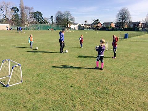 SHFootballCoach's tweet photo. RECRUITING GIRLS (age 5 upwards)for Kiddy Lions 🦁 Soccer ⚽️ School at White Wickets Park, Franche Rd, Kidderminster DY11 5AL Sunday 10-11am @WorcsFA @klfc1996 https://t.co/L1I8mDyD66