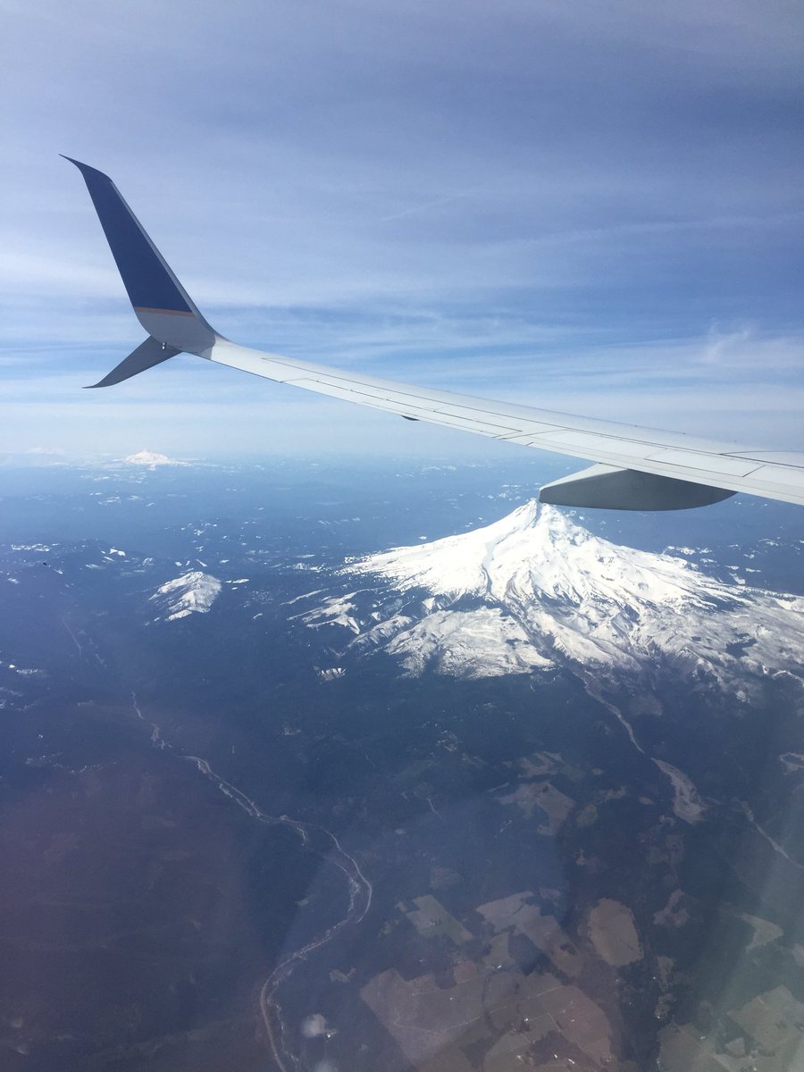 BeckyPonton's tweet photo. Headed into #PDX on @united https://t.co/Ql2EAzeBHl