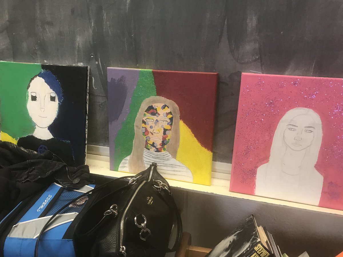 TeenerBreener's tweet photo. Parent engagement night with @TDSBFNST high school students and families. Gchi Miigwetch caregivers for coming out and sharing with us. Miigwetch @AEC_TDSB for supporting with a delicious meal from Tea N Bannock. Students proudly displaying their self portraits from NAC1O course. https://t.co/ncQ4pkcp5t