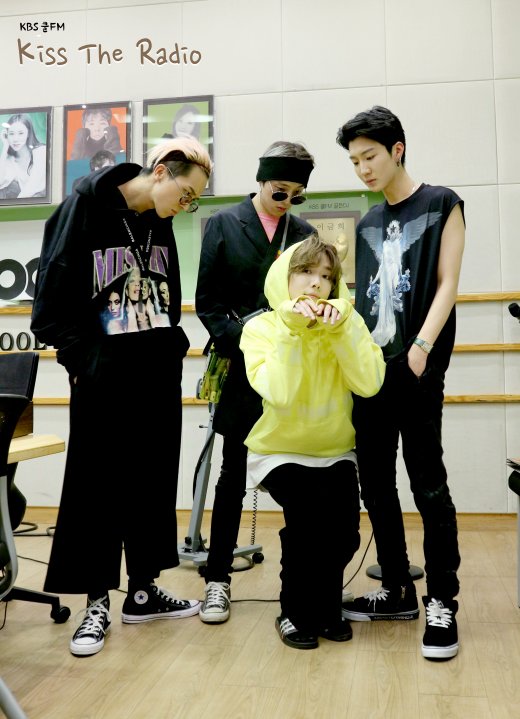 blissful4moment's tweet photo. 180424 Kiss the Radio photos

#이승훈 #승훈  #SEUNGHOON #HOONY #승승키라 #위너 #EVERYDAY #EVERYD4Y https://t.co/EzkhqjZRja