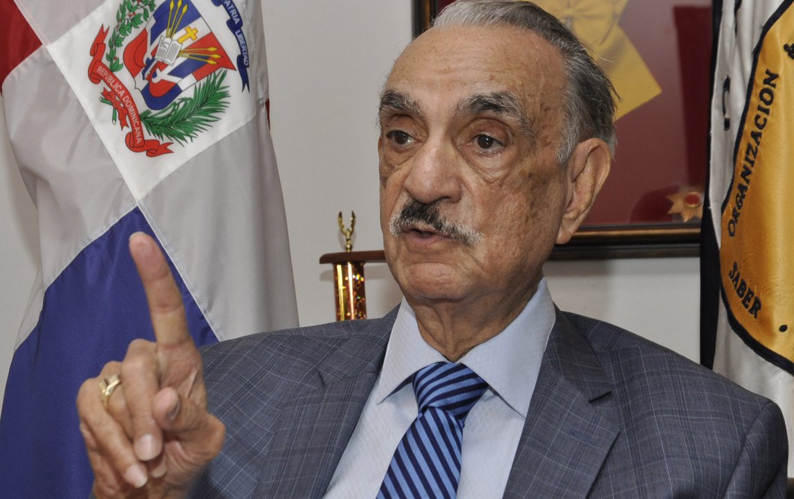 luisabinader's tweet photo. Es un gran orgullo para nuestra familia que mi padre, José Rafael Abinader, fuese ministro de Finanzas del gobierno constitucionalista que encabezó Francisco Alberto Caamaño. #24DeAbril https://t.co/loqEh1BbQj