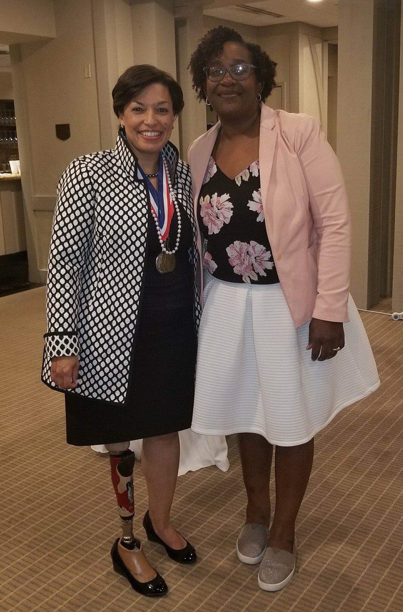 teachmsdavis's tweet photo. Had the pleasure of meeting this beautiful young lady @bonniestjohn during GSEOK Scholarship luncheon. Thank you for the tangible talk and the great pics my second graders were amazed! https://t.co/EggKcOOynV