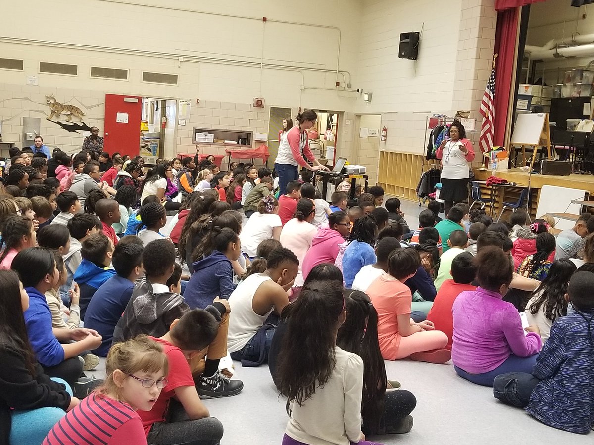 DeniseShafer23's tweet image. Mrs. Gray, students, and teachers at Brock Bridge Elementary getting excited and ready to Knock It Out of the PARCC! #AACPSAwesome #readytoknockitout #excitementintheair
