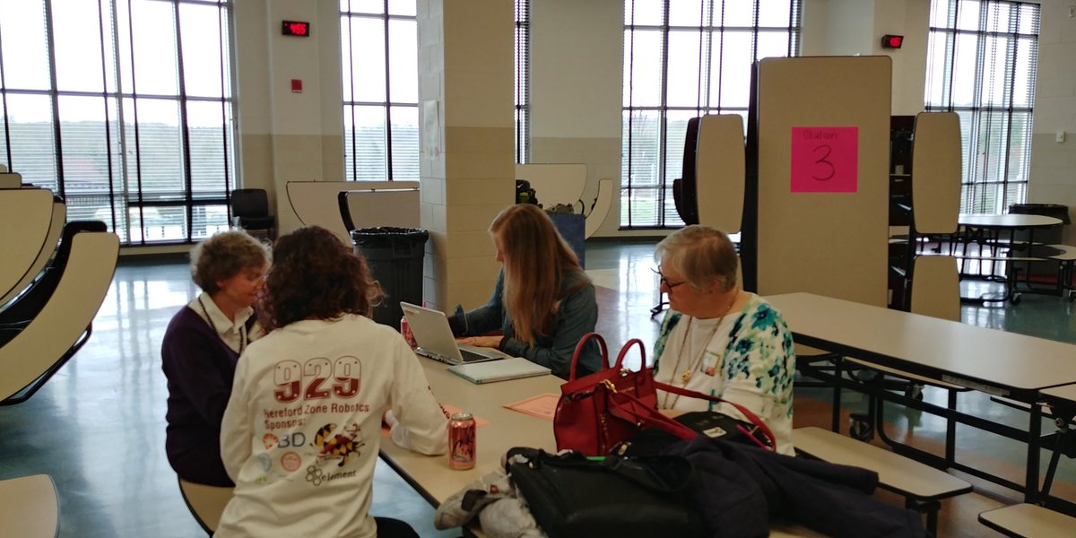 mrs_wisnom's tweet photo. #HZonePD EDCamp participants shared ideas and new learning with each other. Thank you @MrsStacyBarry    for your help and support. https://t.co/MRupVnmcpQ