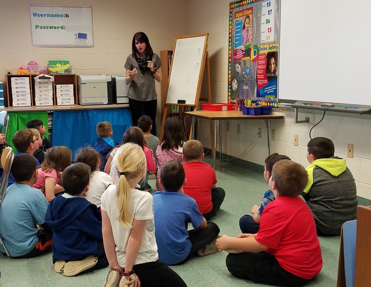 JCollinsMA's tweet image. Love volunteering at #STEM club! Today's treat? A special presentation by @AndreaCalvin from @ReynoldsTLC! #FabMakerStudio @STEMISTHEGLUE @BMRgoCHARGERS