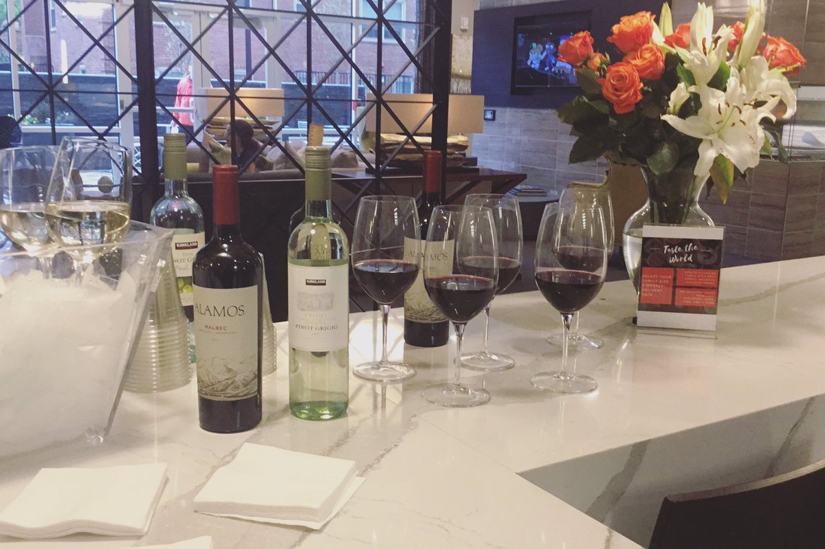 uniononqueen's tweet photo. @foodhinidc will make your hunger disappear! Stop by the lobby for some amazing food from around the world. #apartmentliving https://t.co/GjThNxgAF1