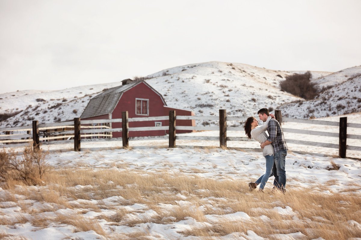 We are so glad the cold weather is finally over, but who can resist winter sessions like this!

woodsphotography.ca/blog/2018/4/23…