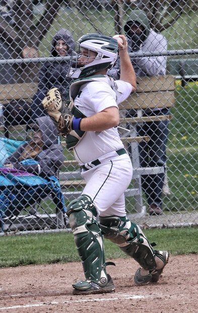 dzuskind's tweet photo. Great tag at second but we know it all is due to a great throw from the catcher @ufvbaseball #ryangreen https://t.co/1Dy6UCZVQc