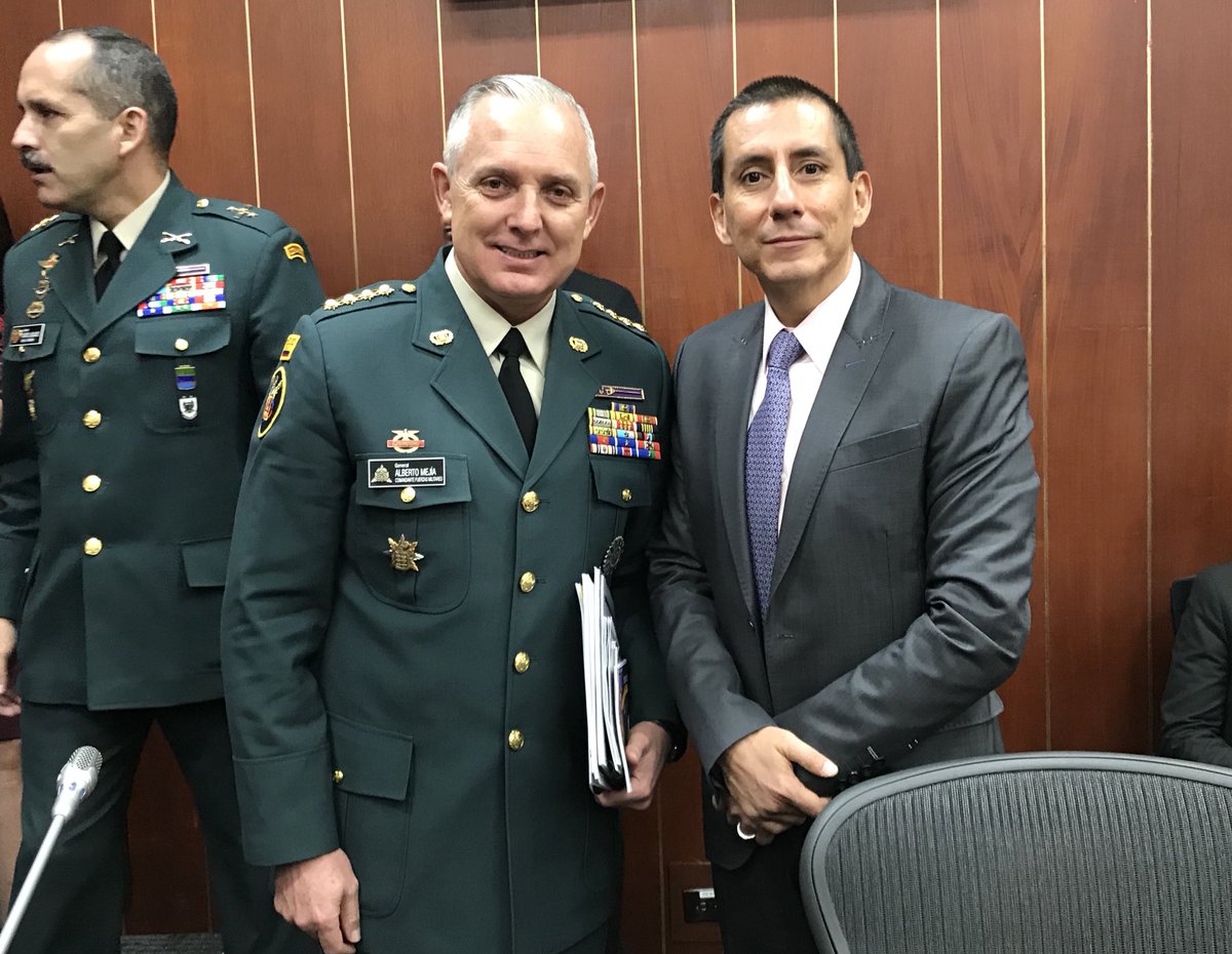 jimmychamorro's tweet photo. Quiero agradecerle a toda la Cúpula Militar por su intervención en el debate #FronterasSinControl. Sin embargo, quedan abiertos interrogantes frente al secuestro y posterior asesinato del equipo periodístico del diario El Comercio de Ecuador a manos de alias “Guacho”. @mindefensa https://t.co/M6r3ZcbMm2