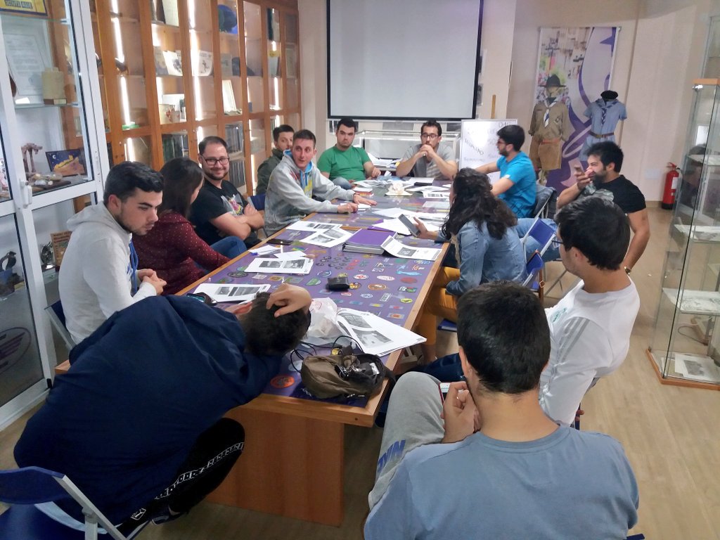Consejo de coordinación para acordar el papel del Museo Scout Juan Antonio Dimas para la #NochedelosMuseos2018 en Lorca tras la reunión con <a href="/agullamas/">Agu Llamas</a> de <a href="/CulturaLorca/">Cultura Ayto. Lorca</a> y representantes del resto de museos.
Productivas propuestas pero difícil consenso.