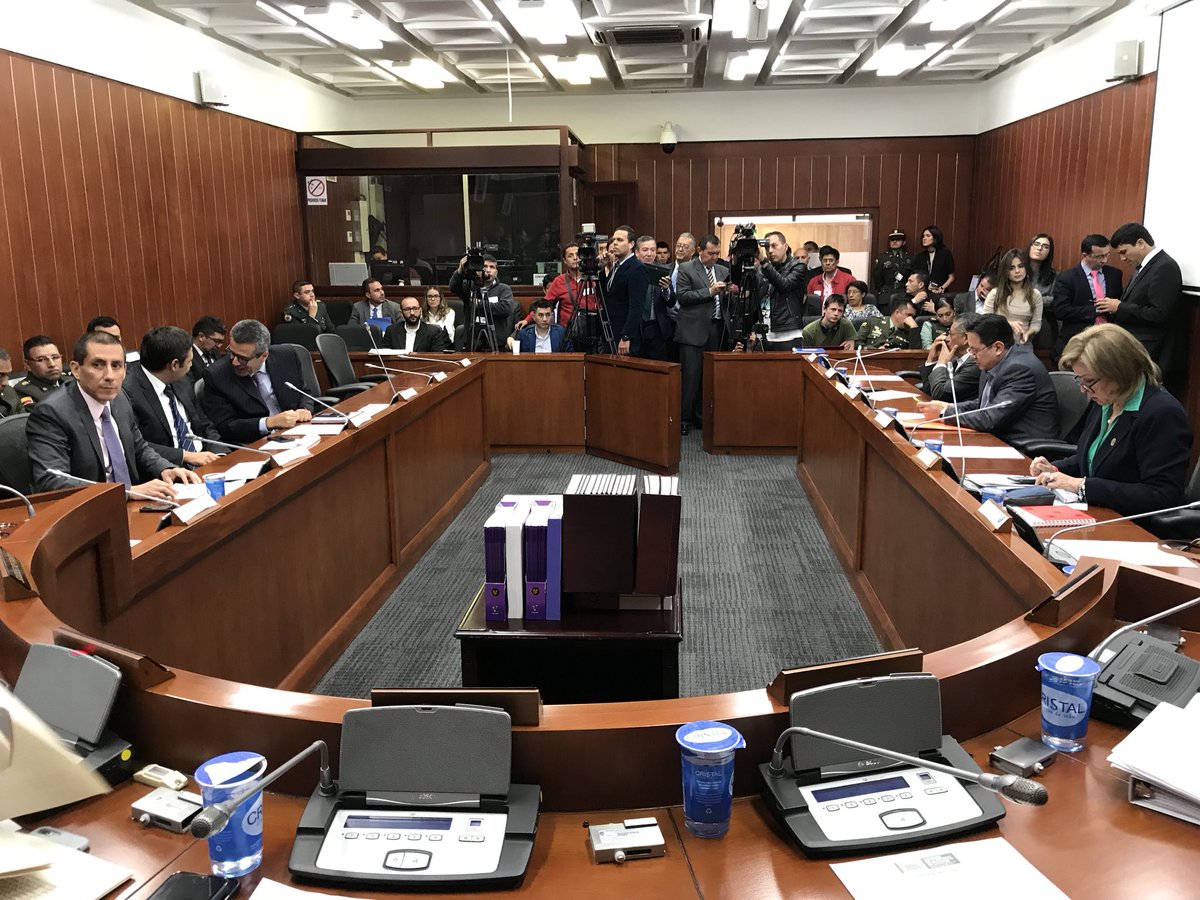 jimmychamorro's tweet photo. Lideraré la Comisión de Seguimiento hasta que entreguen los cuerpos de los muertos del equipo periodístico del diario el comercio de Ecuador a manos de alias “Guacho” y liberen a la pareja secuestrada. 🇨🇴🇪🇨 #FronterasSinControl ¡NO MÁS SECUESTROS! @mindefensa https://t.co/tMFaT7BeRx
