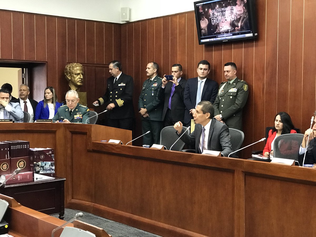 jimmychamorro's tweet photo. Lideraré la Comisión de Seguimiento hasta que entreguen los cuerpos de los muertos del equipo periodístico del diario el comercio de Ecuador a manos de alias “Guacho” y liberen a la pareja secuestrada. 🇨🇴🇪🇨 #FronterasSinControl ¡NO MÁS SECUESTROS! @mindefensa https://t.co/tMFaT7BeRx