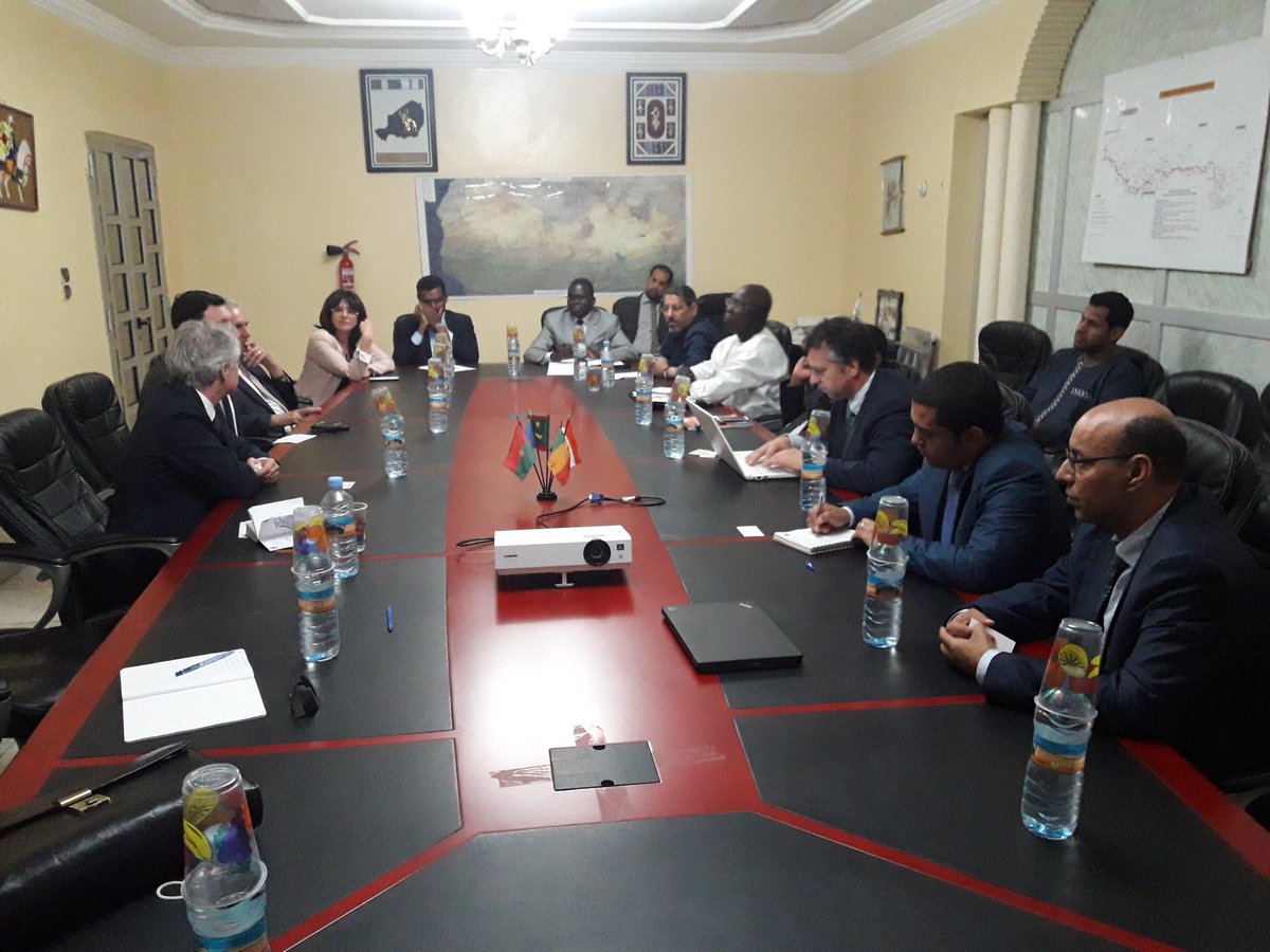 FranceenRIM's tweet photo. Les enjeux du développement et de la sécurité du Sahel expliqués à la délégation du groupe d'amitié France-Afrique de l'Ouest du @Senat français lors de leur rencontre avec les experts du secrétariat permanent du #G5Sahel https://t.co/Ok3oT4C1Wi