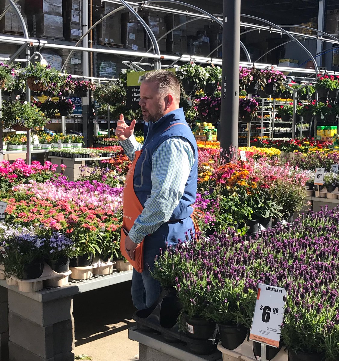 Bill Rodgers reviewing Merchandising standards with the N.Y. Metro Grower team <a href="/BillRodgers_12/">Bill Rodgers</a> <a href="/DGLGM/">dglgm</a> <a href="/DanStuppiello/">Dan Stuppiello</a> @LemmaTony Thank you Bill