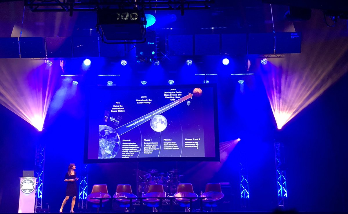 traveller_123's tweet photo. How do we get you to our school?!This is the exact talk that more girls need to see and hear to get them into STEM subjects in school. Life at #Concordia #Antarctica #SpaceRocks #ExtremePlaces #PositiveRoleModels 
Brilliant! https://t.co/ph4s7QOfuK