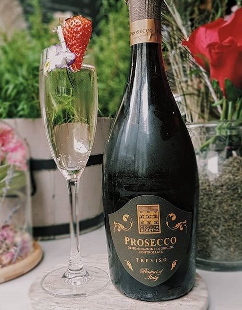 DevTerrace's tweet image. Do we ever need a reason for bubbles? Not in our book, though if you need one now the royal baby is the perfect excuse for at least a week 👑