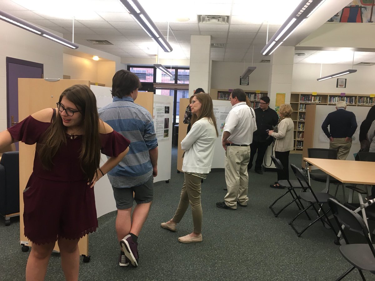 BSpaIBCAS's tweet photo. Senior students present at IB Annual Inner Core Exhibition @BSPAHS @iborganization @BSCSD https://t.co/HQCoYsXUOj