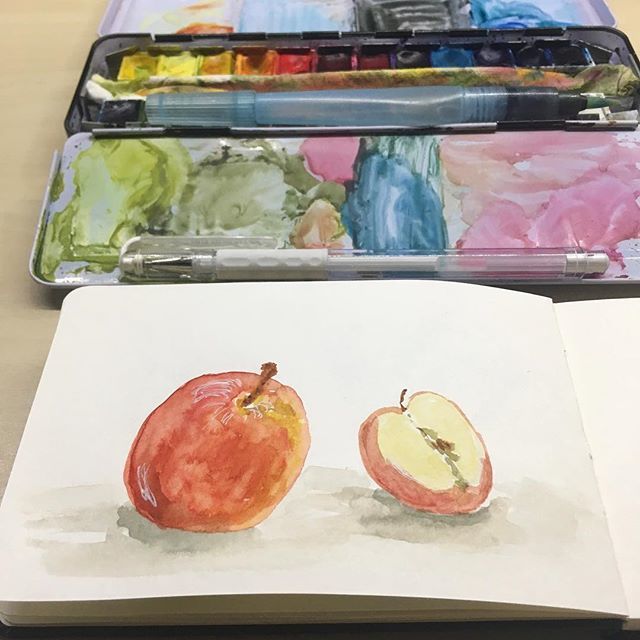 pixeldiva's tweet photo. Day 22 of #pixdoes100daysofskillshare with Day 2 of @ohn_mar_win’s Sketchbook Practice: Grow In Your Art Everyday class. 
An attempt at apples. 
#10minsbeforebed #art #watercolour #painting #penandink #whitegelpen #sketchbook #creativepractice #doitforth… https://t.co/PPbSm3AMBx https://t.co/Fk3zYlkJPk